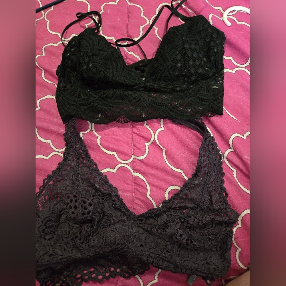Medium 2 Bras Aerie Purple Non Padded and Auden Black Padded Lace Bralette Set